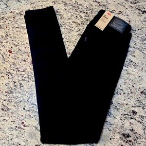 NEW Levi’s Women's 711 Skinny Jeans in long Length size 27